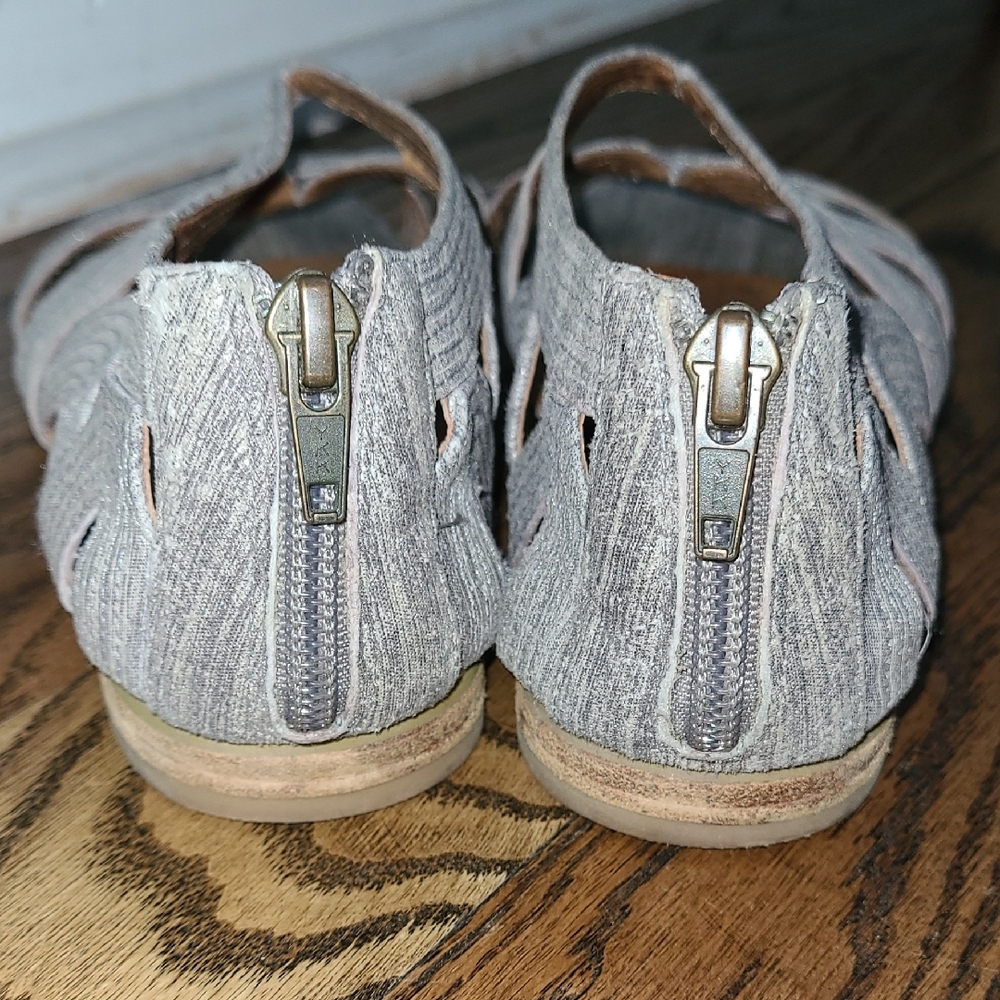 Women's Strappy Metallic Gray Sandals - Picture 4 of 12